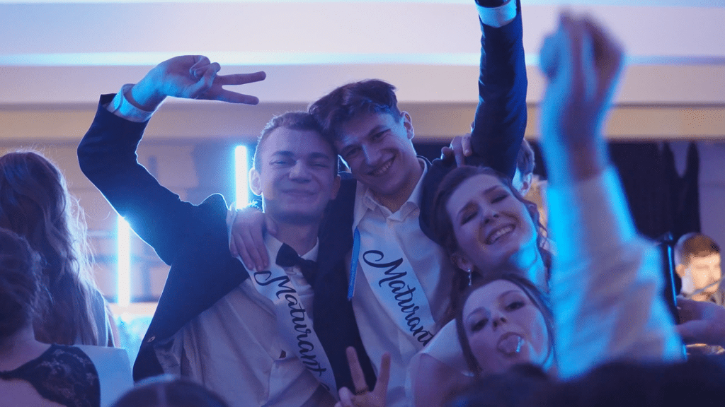 Dokumentární zachycení maturitního plesu Gymnázia Konice od Martina Dostála.